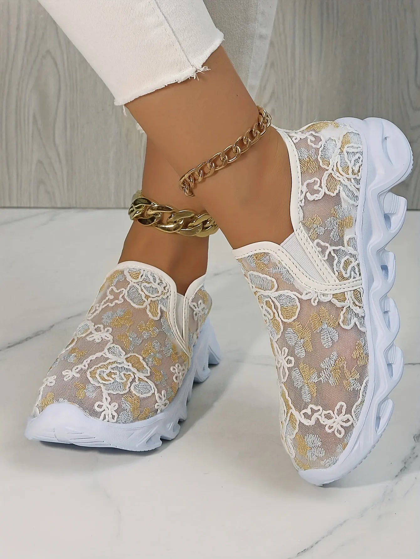 Baskets Noires Florales Brodées GOOD FEET–Confort & Élégance Féminine 👟🌸 GOOD FEET