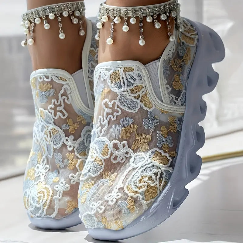 Baskets Femme Brodées Fleuries-Noir & Blanc avec Accents Verts GOOD FEET