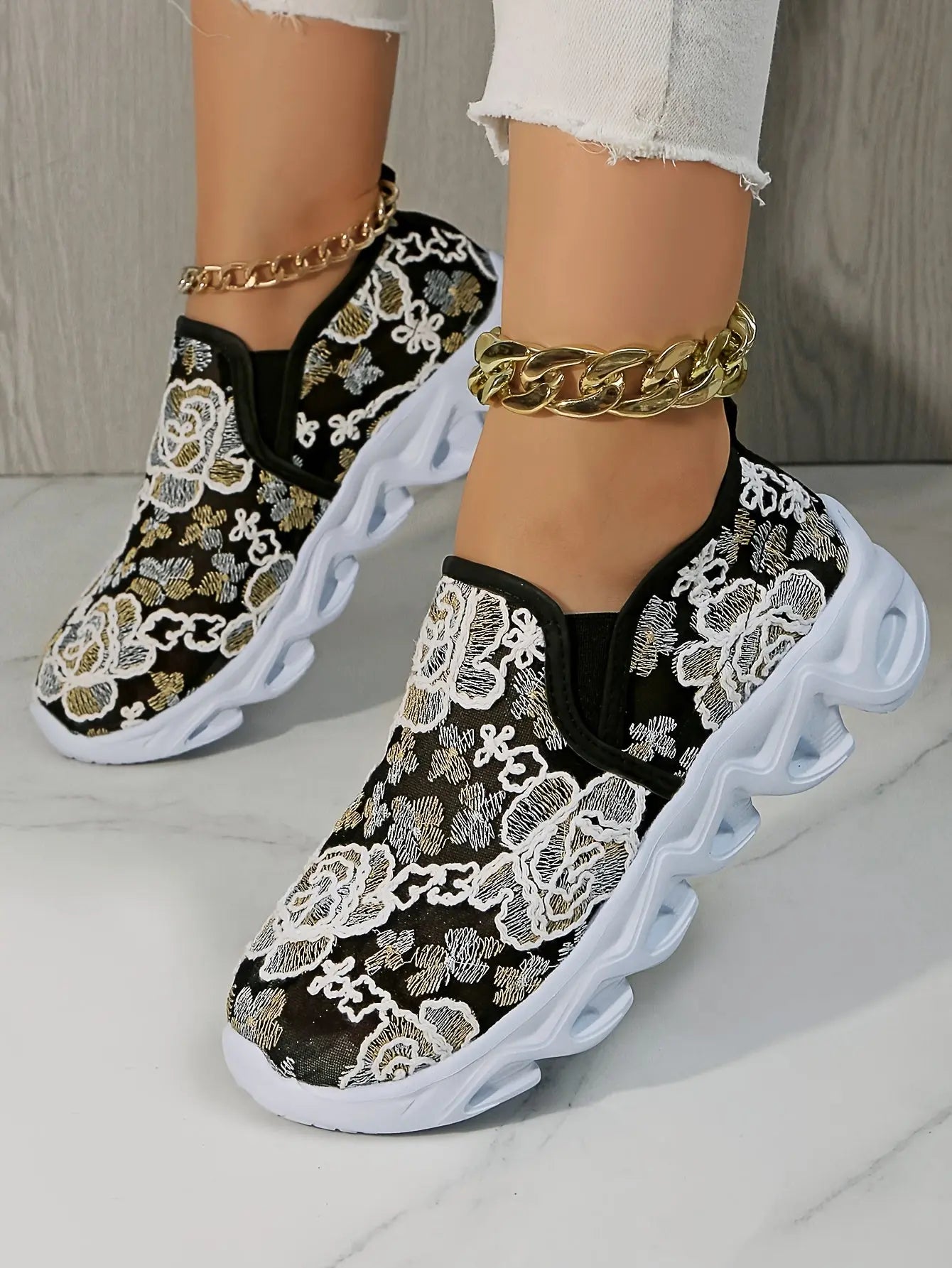 Baskets Noires Florales Brodées GOOD FEET–Confort & Élégance Féminine 👟🌸 GOOD FEET