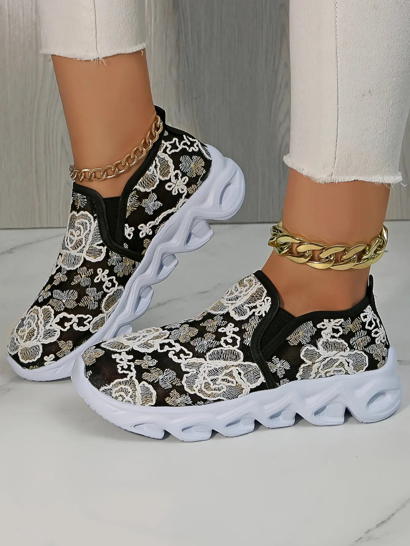 Baskets Noires Florales Brodées GOOD FEET–Confort & Élégance Féminine 👟🌸 GOOD FEET