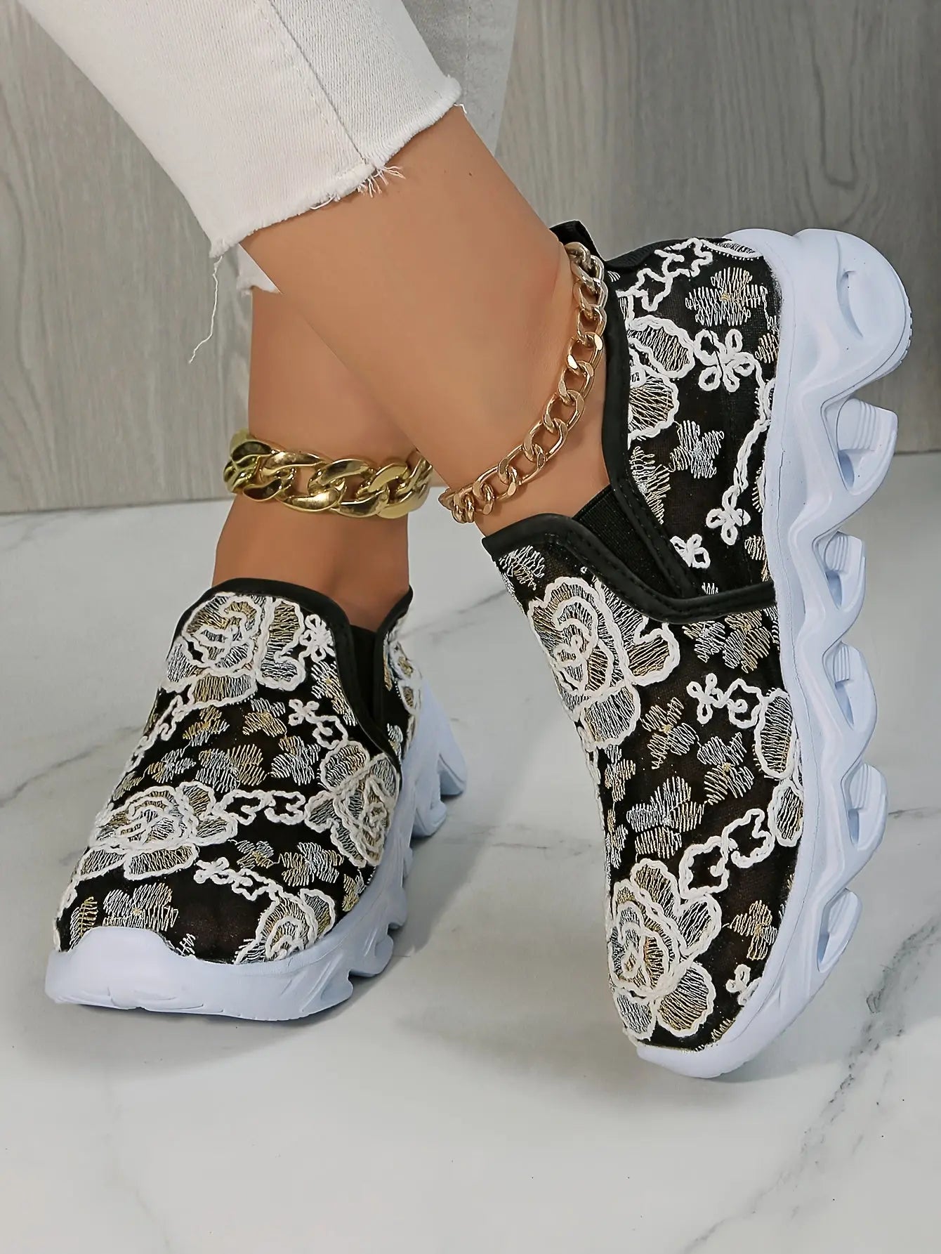 Baskets Noires Florales Brodées GOOD FEET–Confort & Élégance Féminine 👟🌸 GOOD FEET