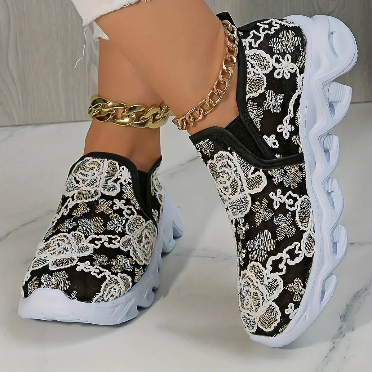 Baskets Noires Florales Brodées GOOD FEET–Confort & Élégance Féminine 👟🌸 GOOD FEET