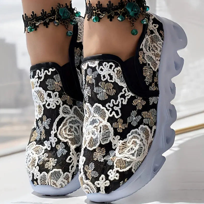 Baskets Femme Brodées Fleuries-Noir & Blanc avec Accents Verts GOOD FEET