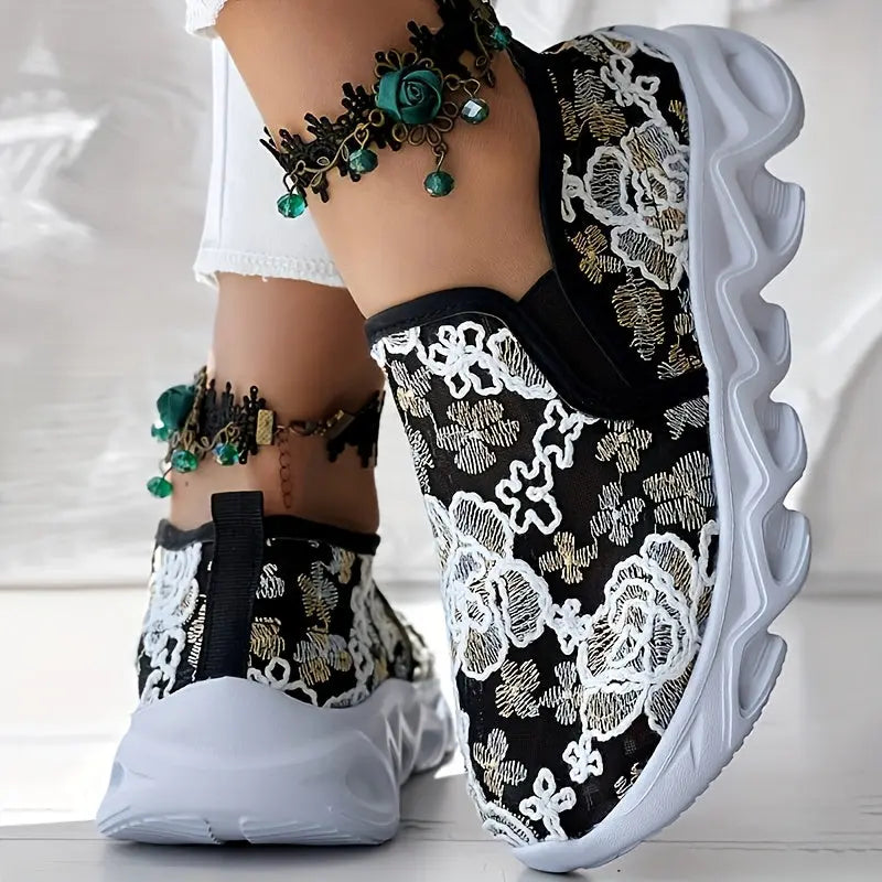 Baskets Femme Brodées Fleuries-Noir & Blanc avec Accents Verts GOOD FEET