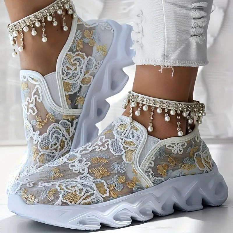 Baskets Femme Brodées Fleuries-Noir & Blanc avec Accents Verts GOOD FEET