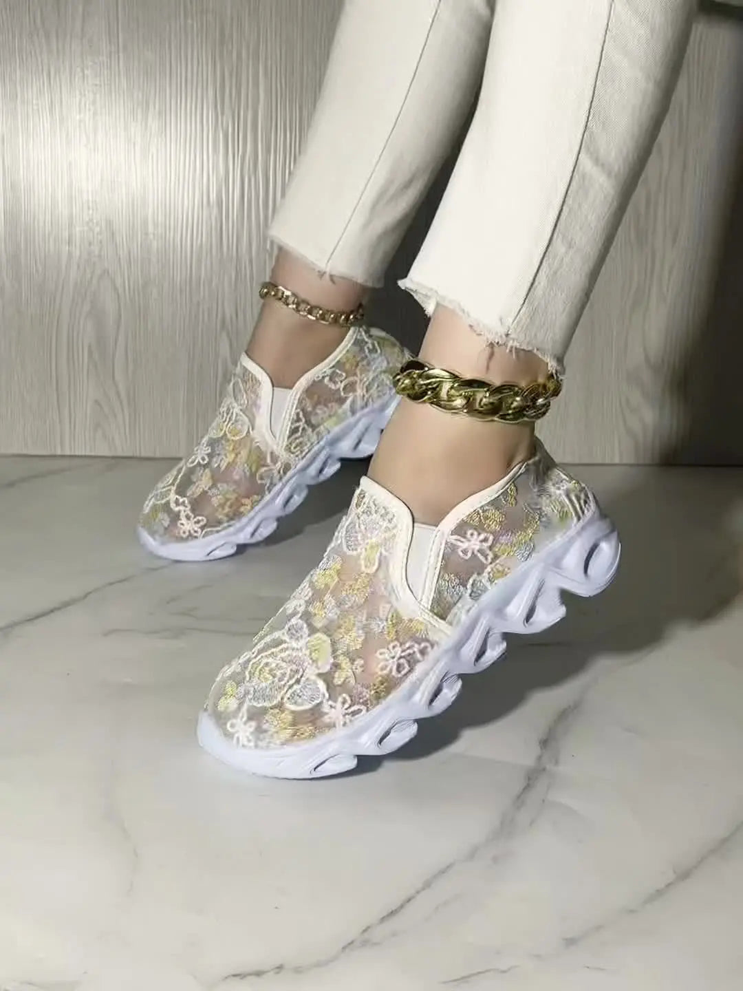 Baskets Noires Florales Brodées GOOD FEET–Confort & Élégance Féminine 👟🌸 GOOD FEET