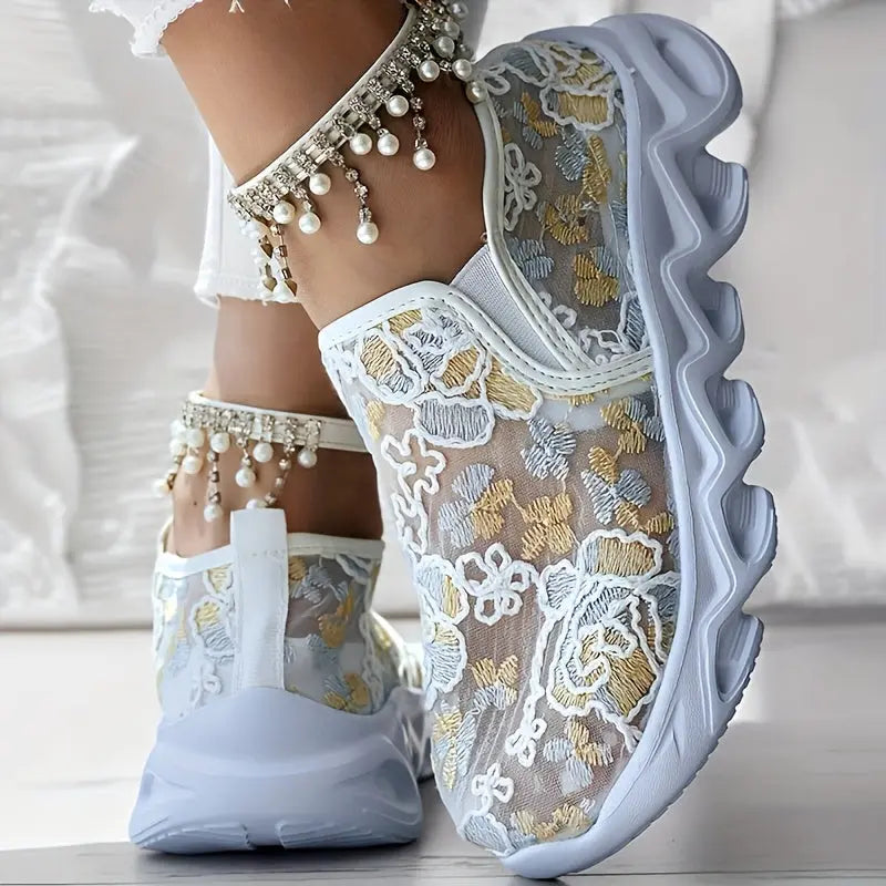 Baskets Femme Brodées Fleuries-Noir & Blanc avec Accents Verts GOOD FEET